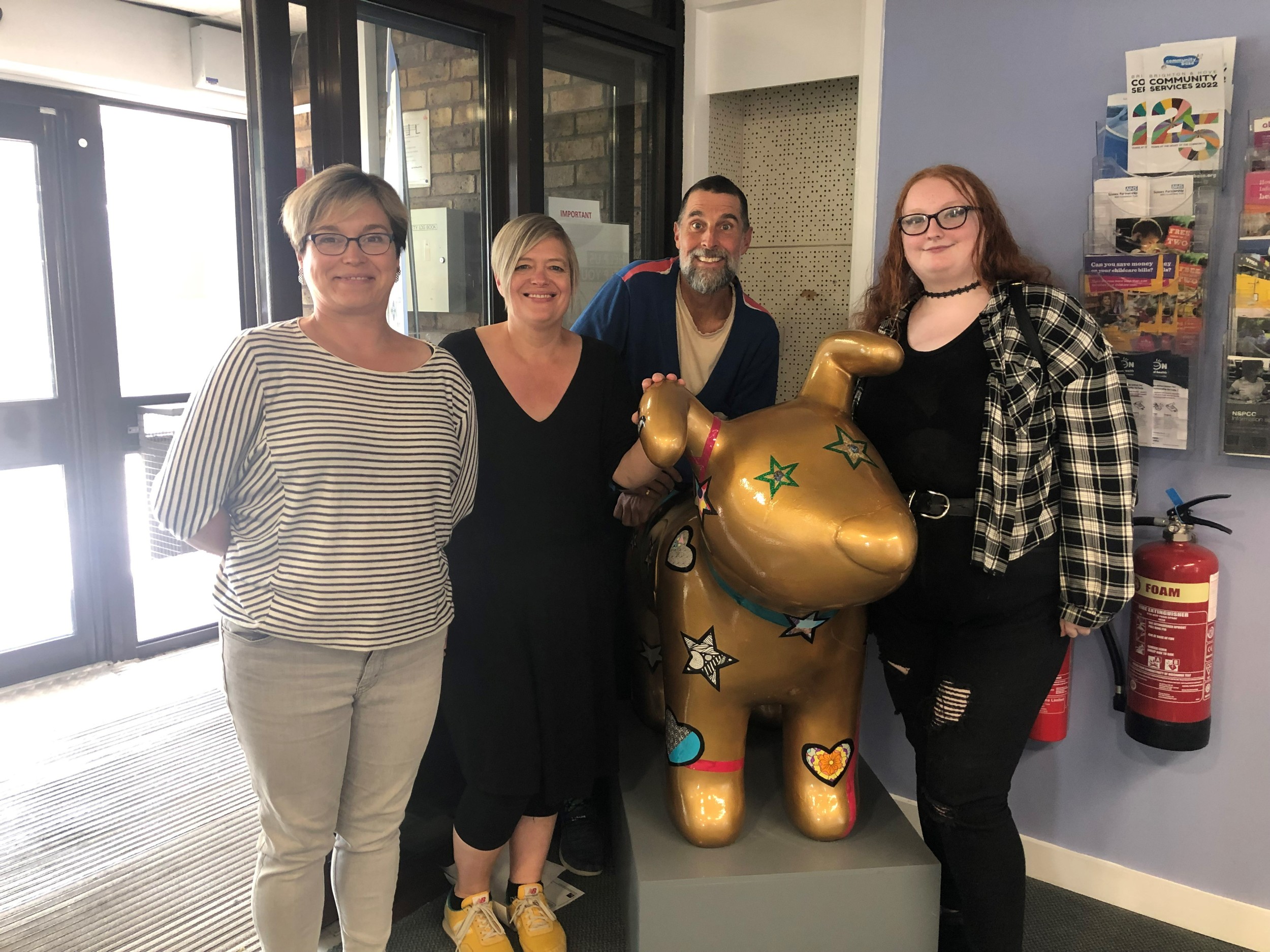 Personalised sculpture unveiled at local mental health centre in memory of art psychotherapist thumbnail